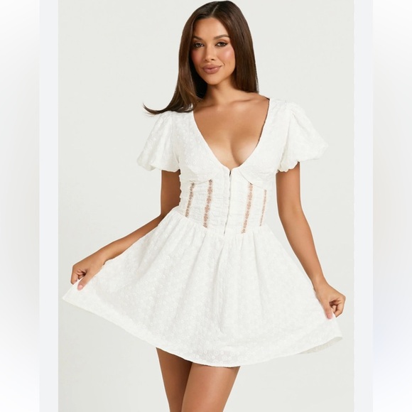 Sweet Pot Dresses & Skirts - NWT SweetPot The Label White Eyelet Lace Mini Dress Puff Sleeve Bridal Size 2